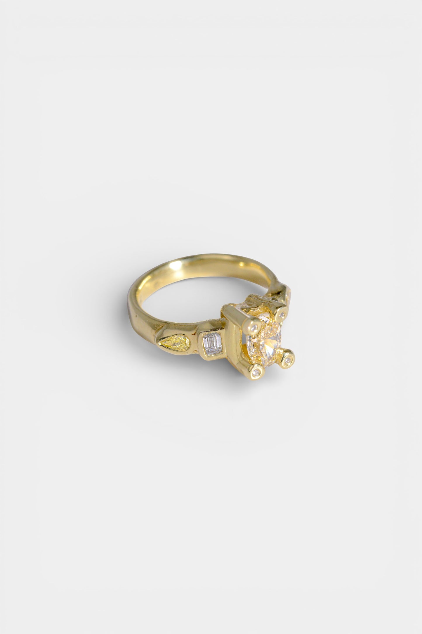 Helia Ring