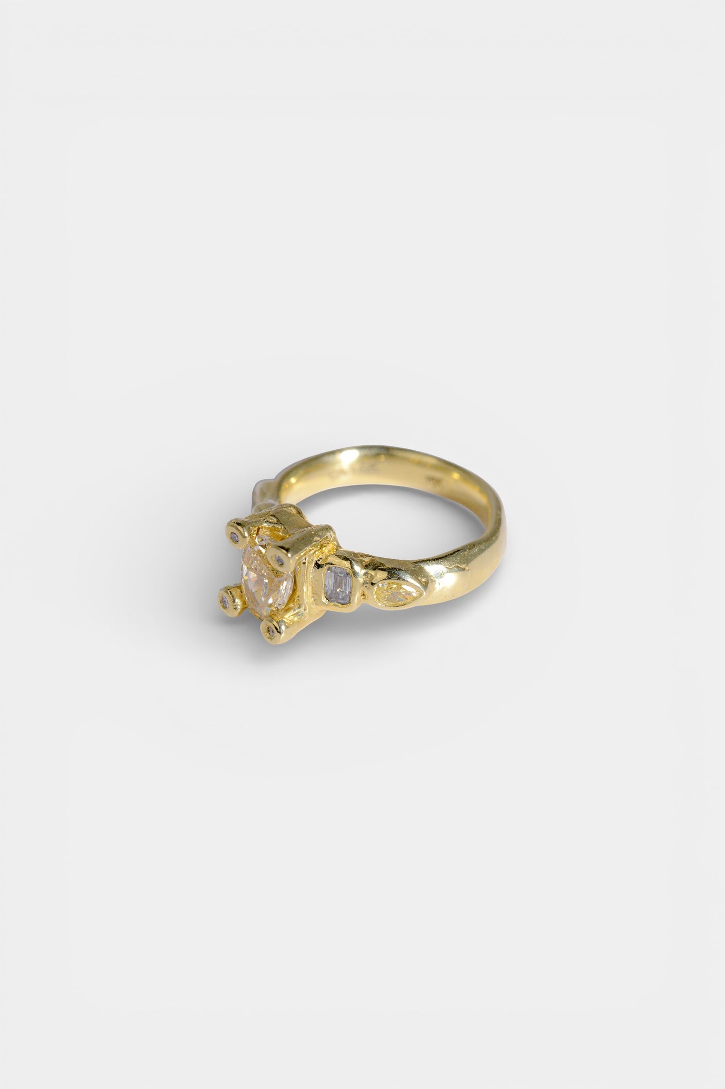 Helia Ring