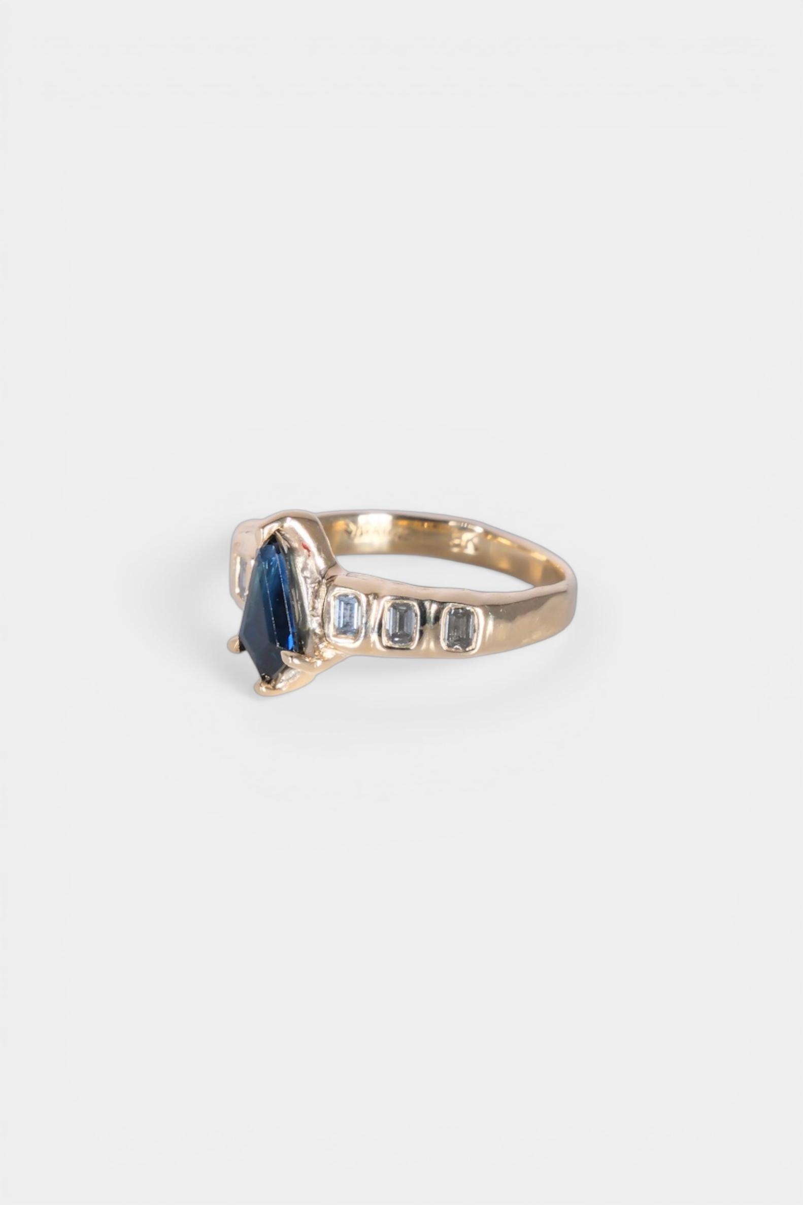 Laika Ring