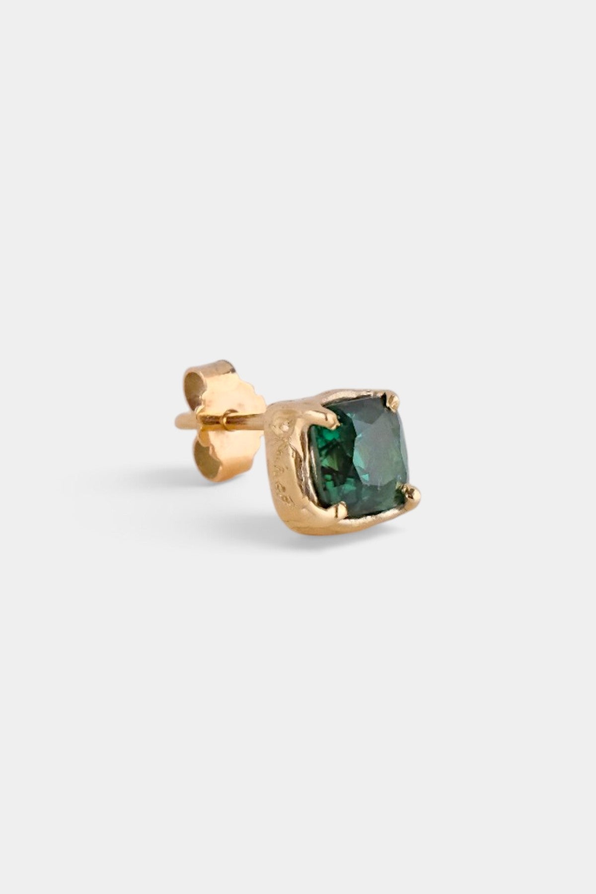 Top Spot Emerald Stud