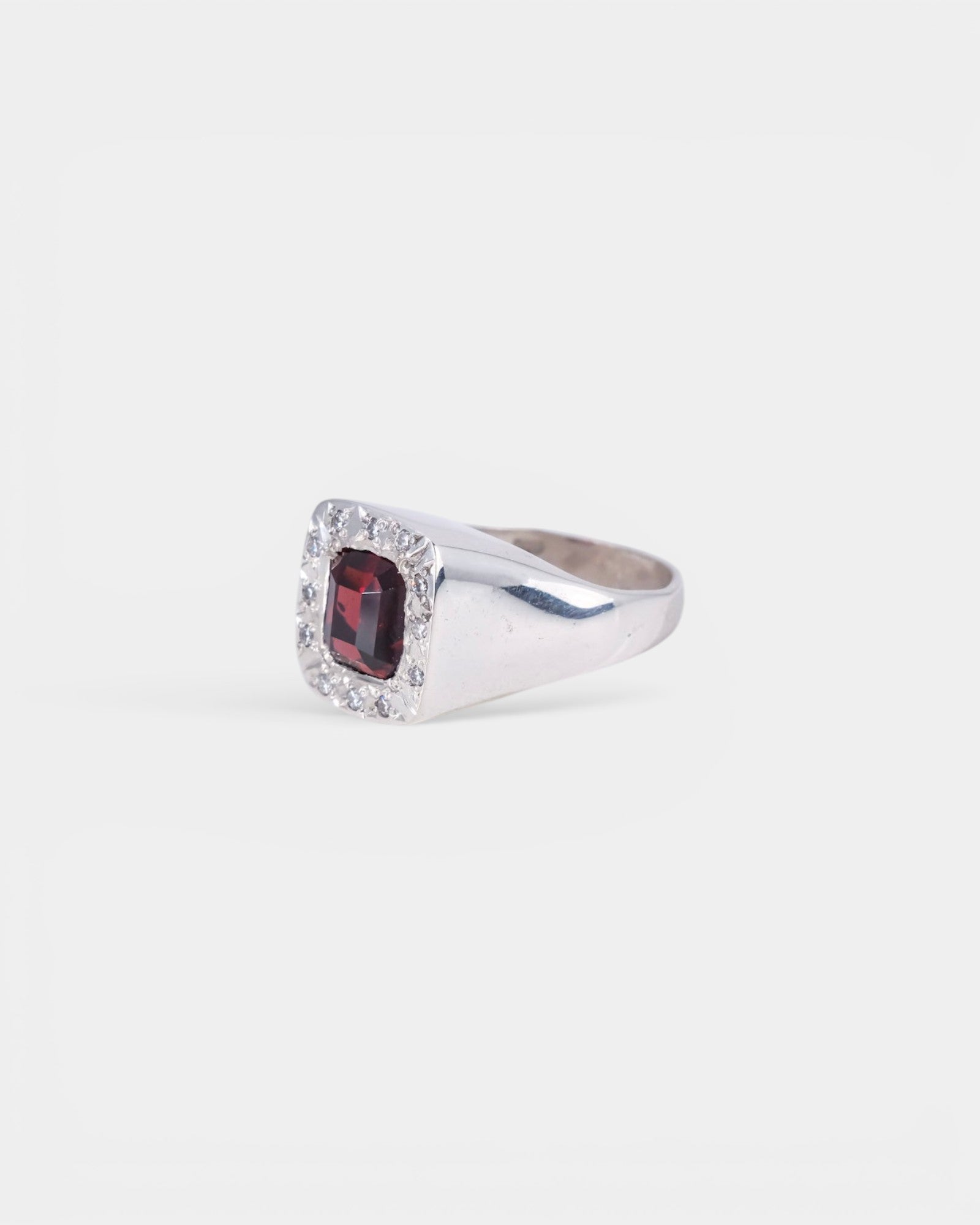 Corazon Signet Ring