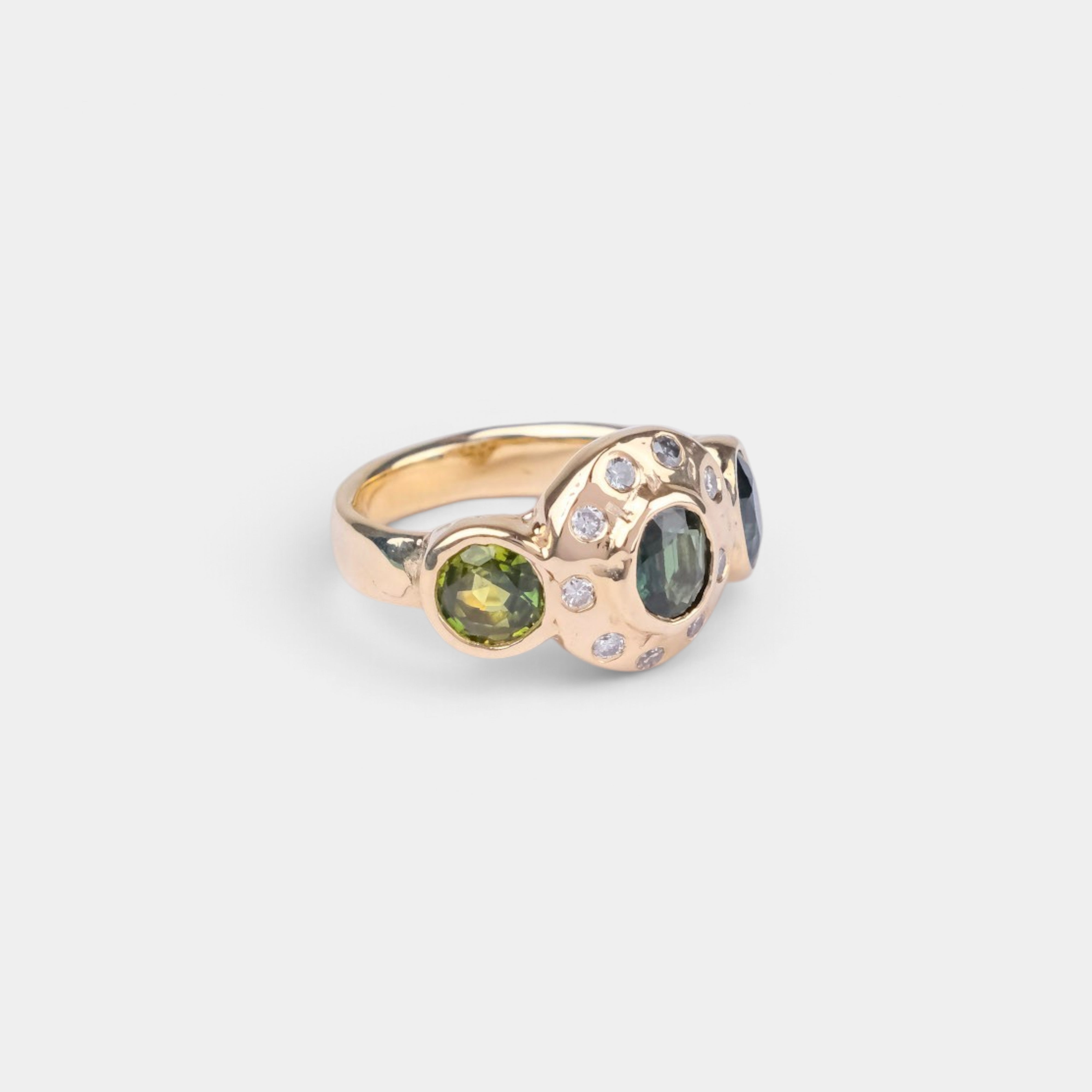 World On Wheels Ring